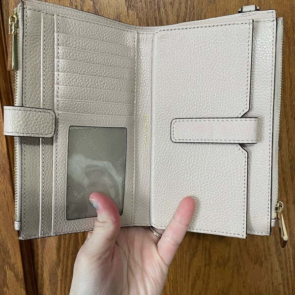 Michael Kors Cream Backpack and Wristlet Set - Picture 11 of 12